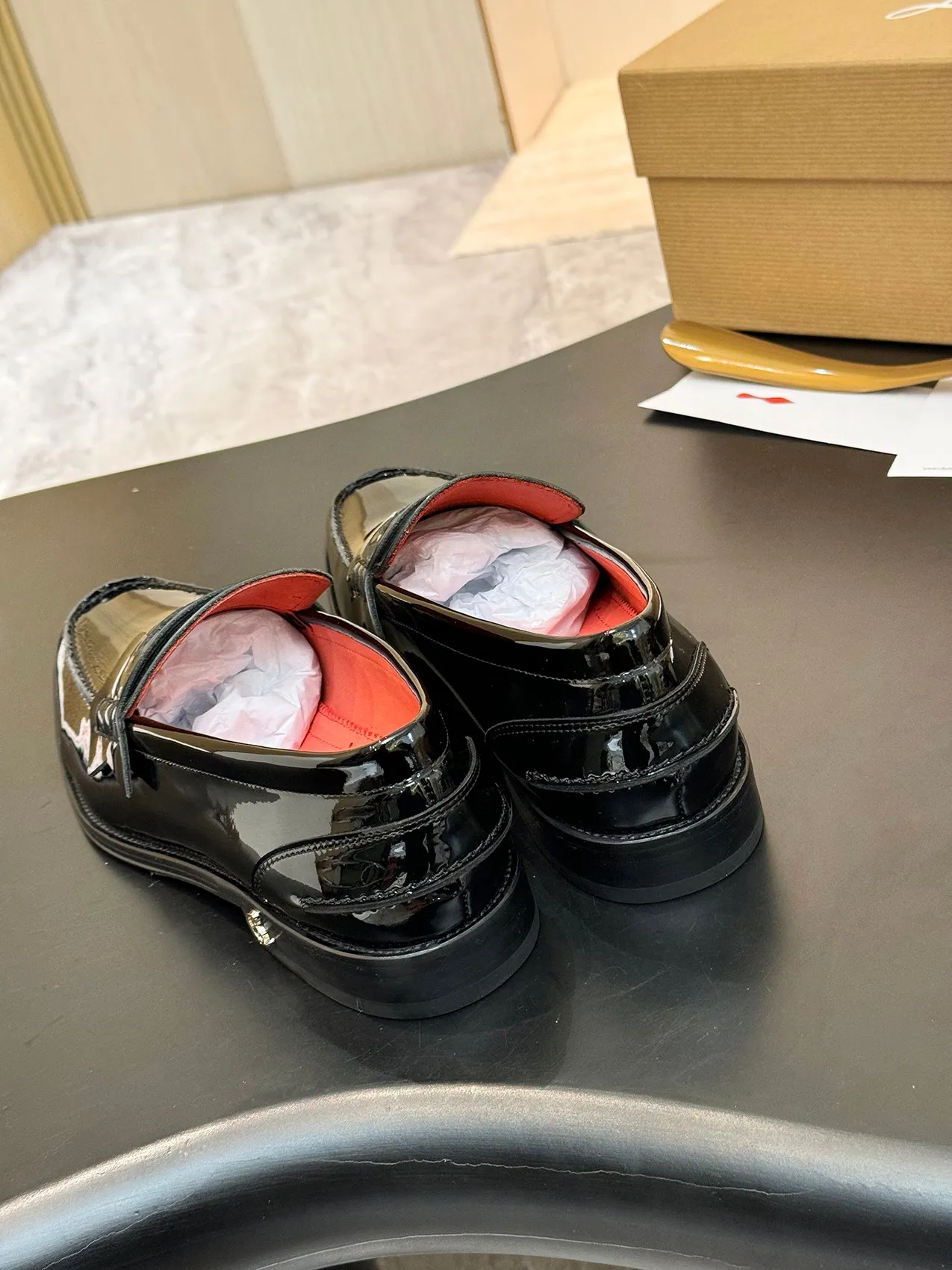 [CL red sole shoes] Top P: 1020💰 Size 39-44 (⚠️38.45.46.47 custom-made, non-returnable and non-exchangeable) 🆑High-end men's business formal leather shoes, original authentic top quality goods ••✅💯 Top original order purchasing agent! Original imported patterned cowhide ➕Imported cowhide lining ➕Cowhide feet ➕Original leather outsole~🉑️Feel free to compare the authentic ones!